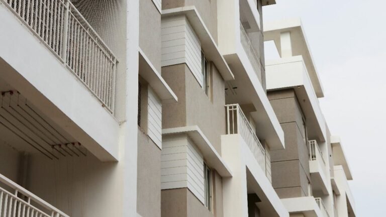 69f44a6c57355-homebuyers-problems-in-india-013830896-16x97454099217334496501